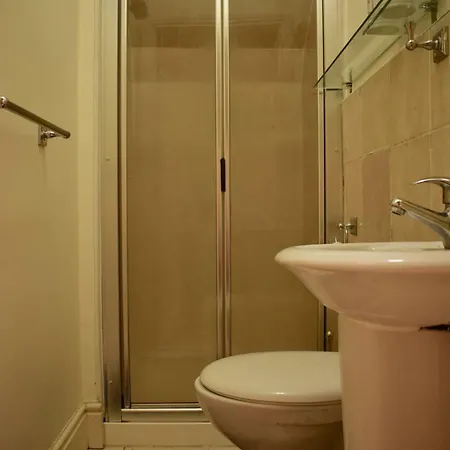 1 Bedroom In Prime Location Apartment *